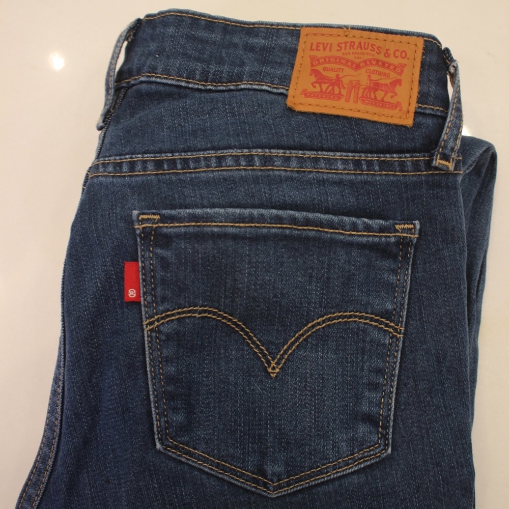 Levi’s Dark Wash 711 Jeans